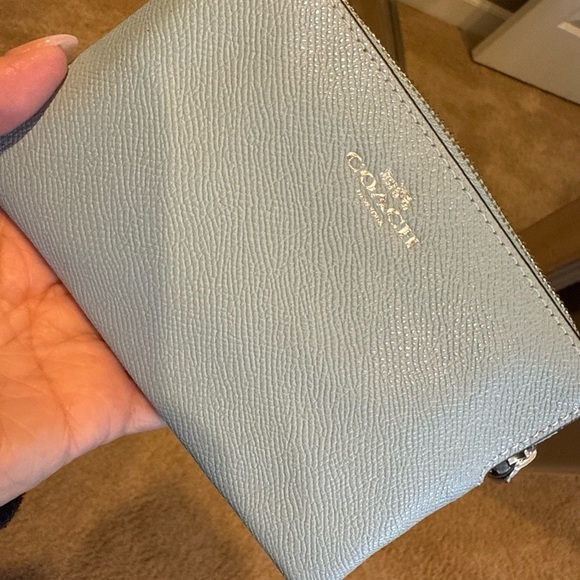 Coach Blue Leather women's Bag wristlet Brand New - Picture 2 of 5